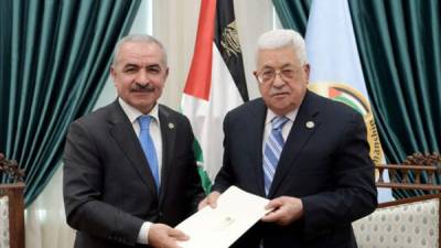 os ministros tuvieron que repetir el juramento ante el presidente palestino, Mahmud Abás.