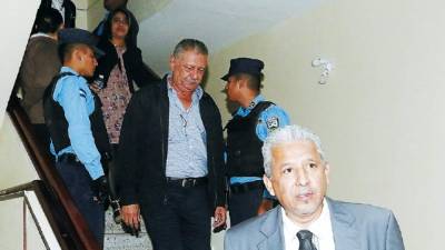 Acusados y defensa en gradas de los tribunales.