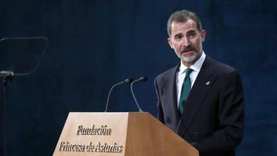 El rey Felipe durante su intervención en la ceremonia de entrega de los Premios Princesa de Asturias 2017. EFE