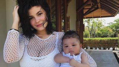 Kylie Jenner junto a su hija Stormi Webster.// Foto Instagram @kyliejenner