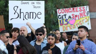 Inmigrantes y activistas de derechos humanos en una manifestación a favor de los 'soñadores'. EFE/Archivo