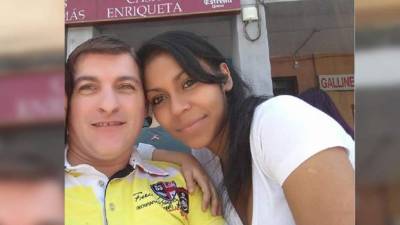 César Román y su novia hondureña Heidi Paz.