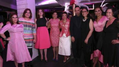 Blanca Bendeck, Isabel Sabillón, Ruth Marie Canahuati, Hilda Hernández, Maribel Lieberman, Carlos Campos y Rosamunda Abedrabbo.