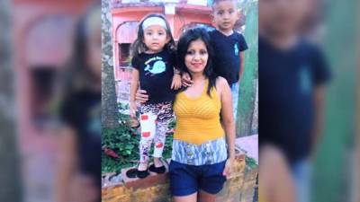 Se salvó de las llamas una fotografía reciente en la que vilma esperanza aparece con sus dos hijos. Fotos: Franklyn Muñoz