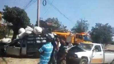 En la escena del accidente se pueden observar los semáforos funcionando.