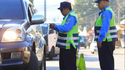 Elementos de la Policía Preventiva durante un operativo en uno de los bulevares de la ciudad. Foto: Melvin Cubas.