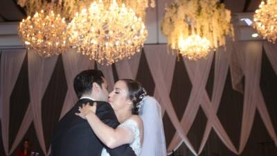 La pareja en el momento del vals.