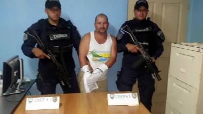 Hugo Danilo Peña Acevedo se conducía en un pick up blindado Mitsubishi negro.