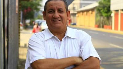 Aunque nació en el hospital de Tela se considera sampedrano cien por ciento. Allá solo fue a nacer porque su padre era ejecutivo de la Tela