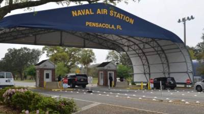 La entrada principal de la base aeronaval en Pensacola.