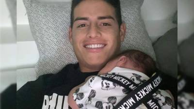 A casi dos meses del nacimiento de su segundo hijo, Samuel, nacido el 28 de octubre, James Rodríguez por fin se animó a mostrar el rostro del pequeño que nació a través de un vientre de alquiler.