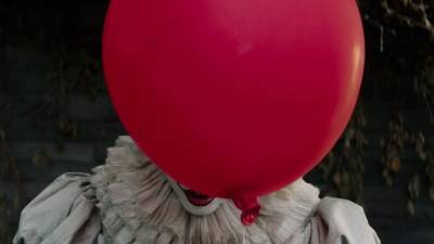 El macabro payaso vuelve a la pantalla casi dos décadas después de su última versión de 1990.