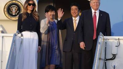 Donald Trump junto a su mujer Melania, el primer ministro japonés Shinzo Abe y su mujer Akie. EFE/Archivo