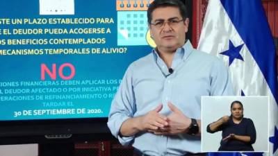 Juan Orlando Hernández exponiendo los mecanismos de alivio para hacer frente a la crisis.
