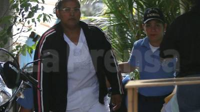 Según información proporcionada por las autoridades, la mujer establecía vínculos con mujeres de escasos recursos para engañarlas.