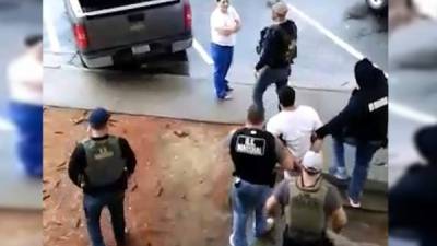 Los agentes habrían golpeado al hondureño por intentar huir, según sus familiares.