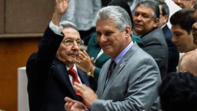 El presidente cubano Raúl Castro y su sucesor, el primer vicepresidente Miguel Díaz-Canel. AFP