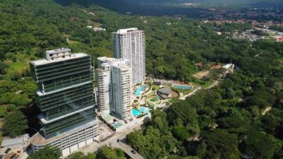 Los edificios, que van desde cinco hasta los 35 pisos, se encuentran en el sector noroeste y suroeste de la ciudad. Panorama Business Center y Panorama I y II.