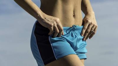 Aumenta el consumo de cereales integrales, lentejas y garbanzos para eliminar los residuos intestinales y la acumulación de toxinas en esa zona.