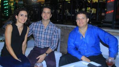 A la cita acudieron Nicole, Juan Diego y Jesús Canahuati.