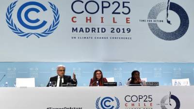 La ministra de Medio Ambiente de Chile y presidenta de la COP25, Carolina Schmidt, asiste a la sesión plenaria de clausura de la Conferencia sobre el Cambio Climático de la ONU COP25. Foto AFP