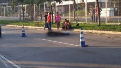 El cuerpo de la víctima quedó en el pavimento del bulevar del norte.