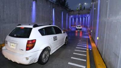 Por el túnel transitaron por primera vez una grupo de taxistas.