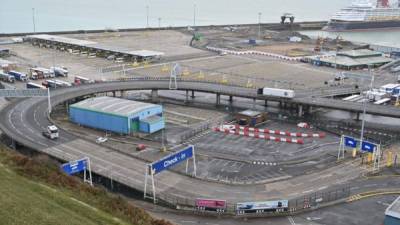 Una vista general muestra la terminal de ferry vacía en el puerto de Dover en Kent, sureste de Inglaterra. Foto AFP