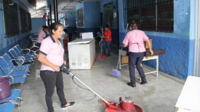 Por más de ocho horas los colaboradores intervinieron áreas comunes del centro como los baños y salas de espera.