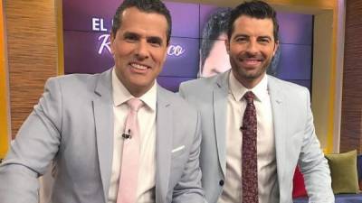 Marco Antonio Regil (i) y Antonio Santana entraron al show como reemplazos de Daniel Sarcos y Ana María Canseco. Foto Instagram @marcoantonioregil