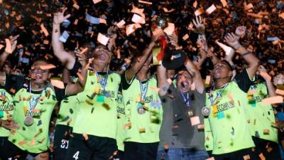Los jugadores del Olancho FC celebrando el título del Torneo Clausura 2019 de la Liga de Ascenso. Foto Neptalí Romero