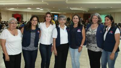 Thelma Leiva, Tatiana Bendeck, Emily Brandel, Gloria Elvir, Alejandra Moradel, Frances Barbel y Jamalat Fuschich.