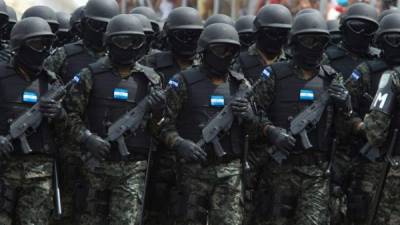 Los policías militares son acusados de robo de 25 mil lempiras en perjuicio contra una mujer.