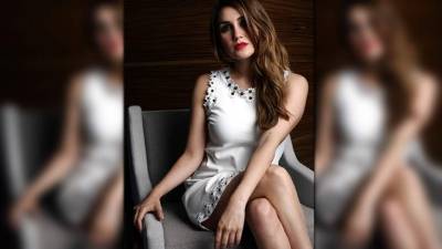 30 años festejó dulce el pasado 6 de diciembre. Inició su carrera artística a la edad de 5 años haciendo comerciales de televisión; el primero fue uno de chocolates.