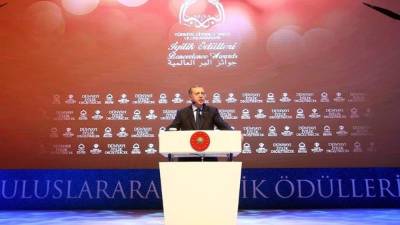 El presidente turco, Recep Tayyip Erdogan, durante la ceremonia de los Premios de Benevolencia Internacional celebrados en Estambul, Turquía. EFE