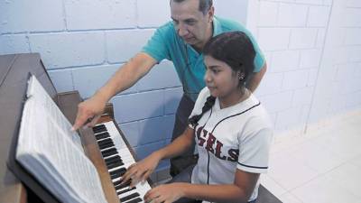 Fonchín usa la música para combatir la violencia