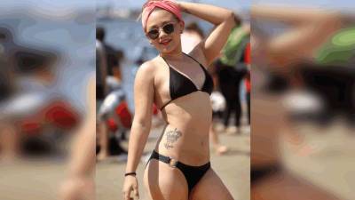 Hermosas chicas salieron a dar un paseo a las playas con motivo de las vacaciones de Semana Santa.