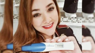 La cantante y actriz Sherlyn confirmó que está embarazada.