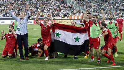 Los jugadores de Siria celebrando su clasificación al playoff para buscar el repechaje al Mundial de Rusia 2018. Foto AFP