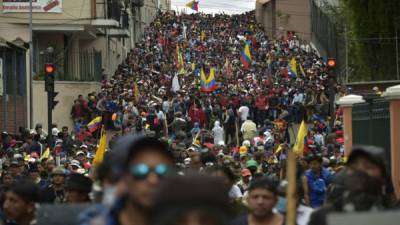 El presidente tuvo un respiro después de que también miles se congregaran en Guayaquil, el fortín de la derecha de Ecuador, para rechazar las violencia en las protestas. Foto AFP.