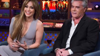 El objetivo principal era promocionar la segunda temporada de su serie 'Shades of Blue', pero el actor Ray Liotta puso en apuros a Jennifer López al sacar a relucir a Drake durante la entrevista.