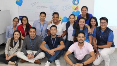 Voluntarios de Tigo se capacitaron en el programa Conéctate Seguro para impartir charlas en las escuelas.