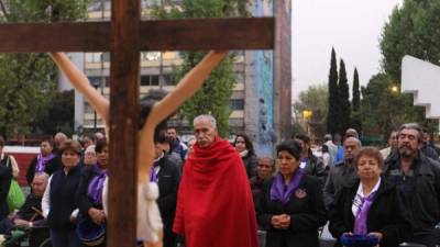 Cientos de mexicanos conmemoraron un año más de la tragedia.