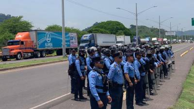 Miembros de la Policía recibieron órdenes de usar la fuerza en caso de que transportistas optaran por no abandonar las tomas.