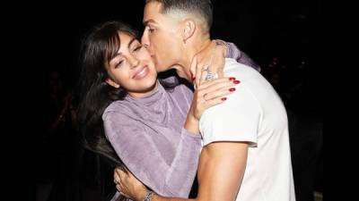 Cristiano y Georgina se aíslan en Portugal, país natal del futbolista.