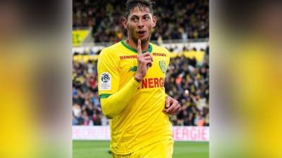 Emiliano Sala, es un delantero argentino de 28 años que viajaba a bordo de un avión desaparecido entre Francia y Reino Unido.