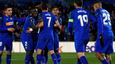 Jugadores del Getafe celebran uno de los primeros goles del partido.