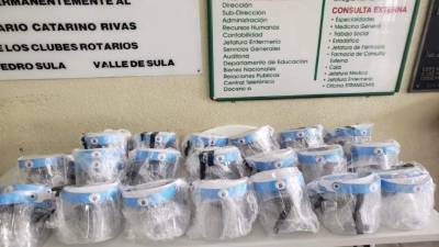 Estas son las máscaras faciales donadas por parte de la empresa textil Fruit of the Loom.