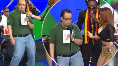 Gonzalo Carías aprendiendo a bailar punta.