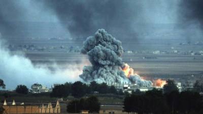 Una explosión tras un bombardeo presuntamente efectuado por la coalición internacional, liderada por EEUU. EFE/Archivo